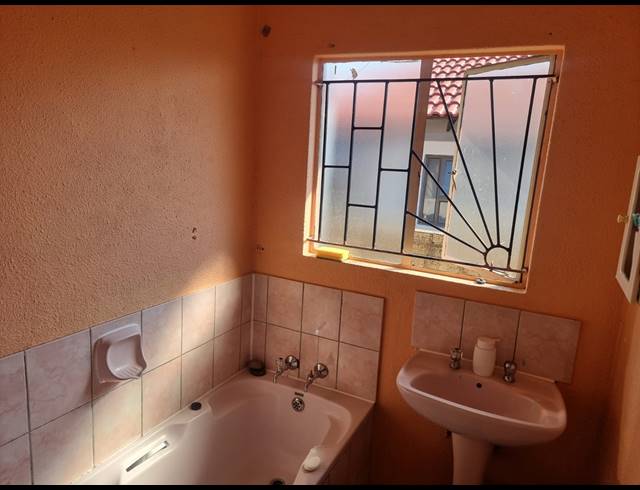 3 BEDROOM HOUSE FOR SALE IN TLHABANE WEST